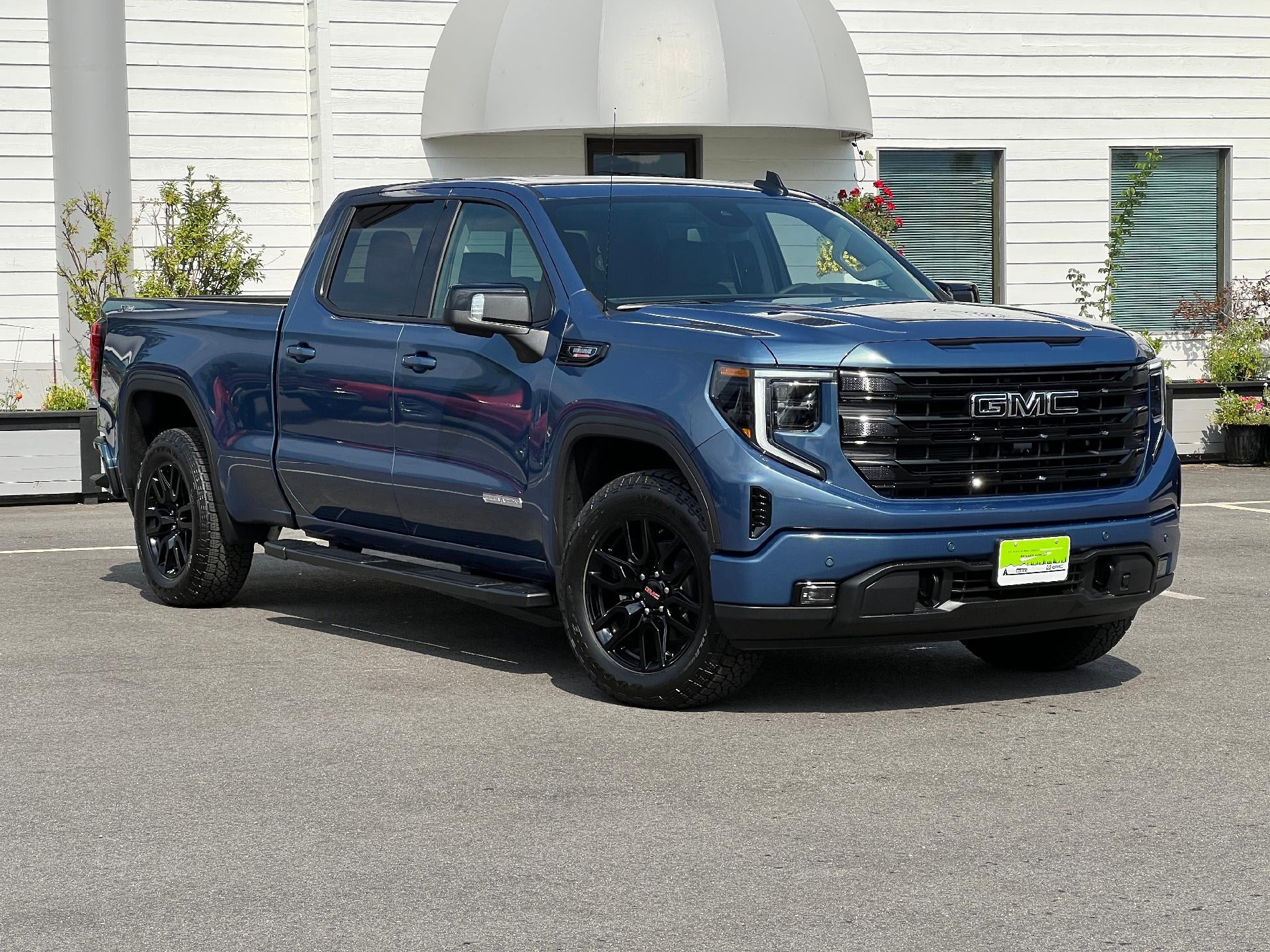 2026 GMC Sierra 1500 Crew Cab Standard Box 4-Wheel Drive Elevation in Downpour Metallic — front three-quarter view